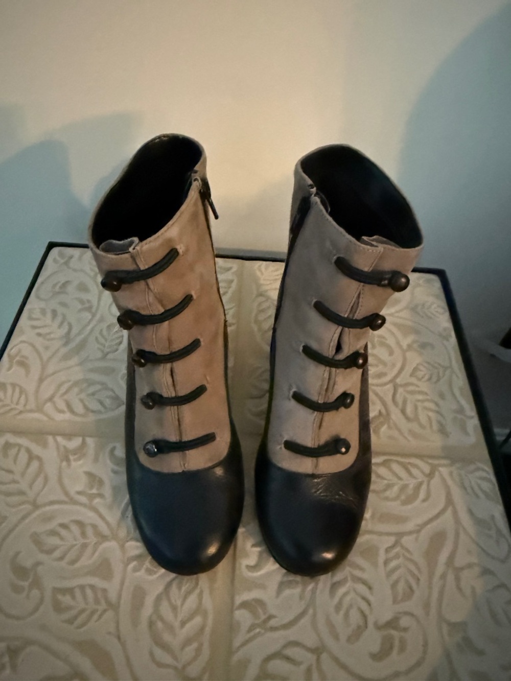 Aerosoles Tyrolean Victorian Button Heeled Ankle Boots Black Mink Two Tone